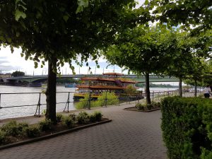 Chinesisches Restaurantschiff am Beueler Ufer