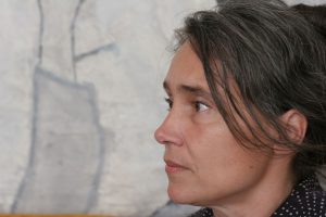 Nachdenkliche Sabria im Profil