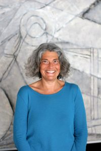 Christine lacht in die Kamera