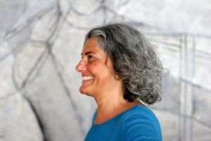 Profil von lachender Christine