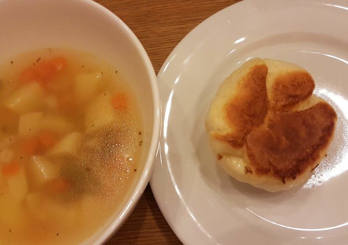 Dampfnudel mit Kartoffelsuppe