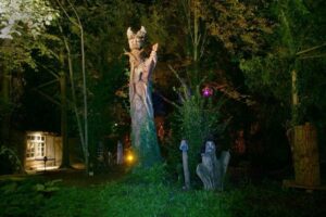 Martin Eckrichs Kunstgarten bei Nacht