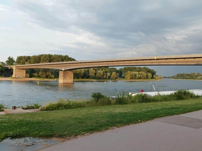 Speyerer Rheinbrücke von Norden aus gesehen