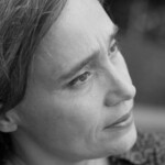 Sabria von schräg oben im Halbprofil