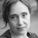 Sabria schaut in die Kamera