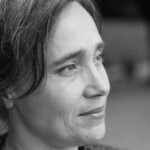 Halbprofil einer nachdenklichen Sabria