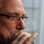 Christian Straube beim Rauchen