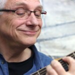 Christian Straube beim Gitarrespielen
